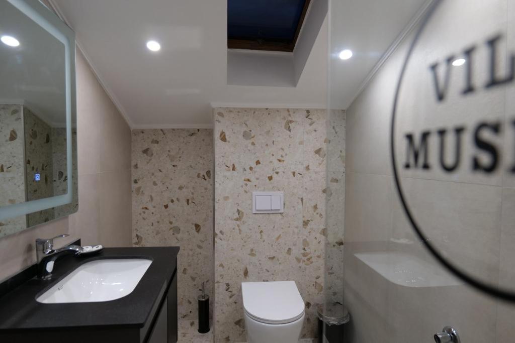 Vila Muslli Korce Luaran gambar